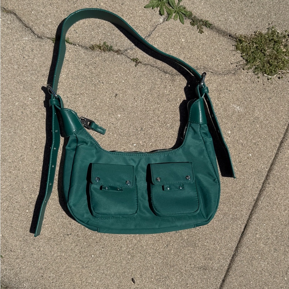 Núnoo Sally Recycled Nylon Green Hobo Shoulder Bag - Picture 2 of 5